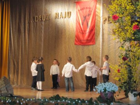 Prireditev Druži naju ples in petje posvečena dnevu žena 2